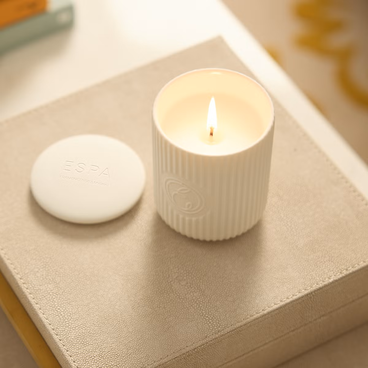 Frankincense & Myrrh Candle 240g - Image 2
